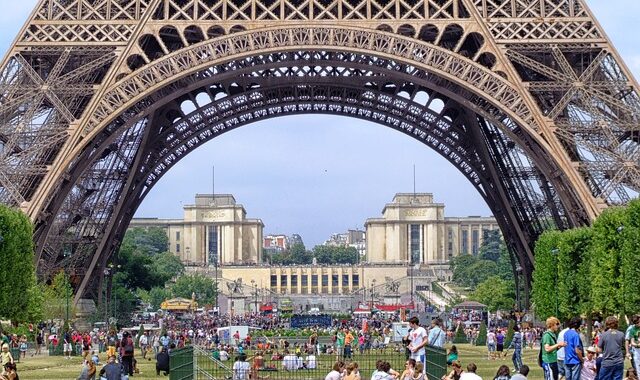 Le marché immobilier en 2024 va continuer de baisser selon les notaires de France