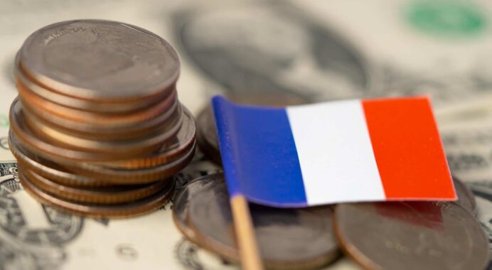 France : Fitch maintient sa note de crédit, mais abaisse la perspective à négative – Quels impacts sur l&rsquo;économie et la gestion patrimoniale ?