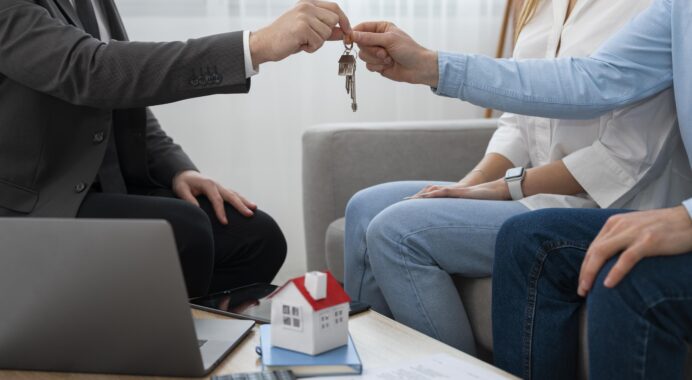 Immobilier : pourquoi les ventes de logements anciens sont au plus bas depuis 2015 ?