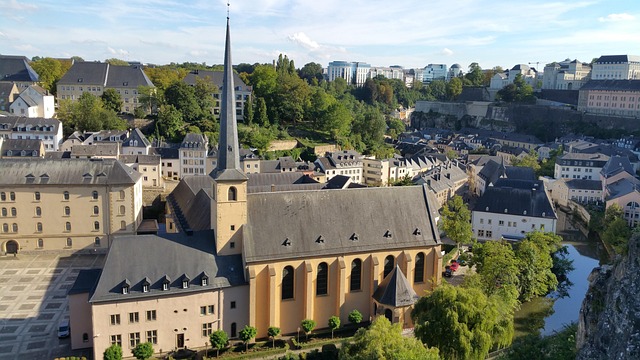 Face à l’instabilité, les investissements des Français dans l’assurance-vie au Luxembourg ont augmenté de plus de 54 %